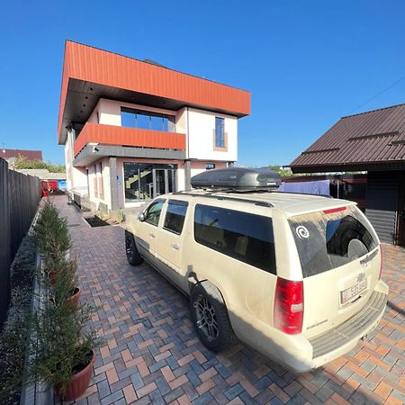 Mongu Hotel Karakol Exteriör bild